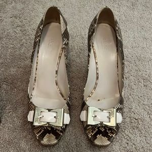 Womens Gucci sandal, in great condition python leather.